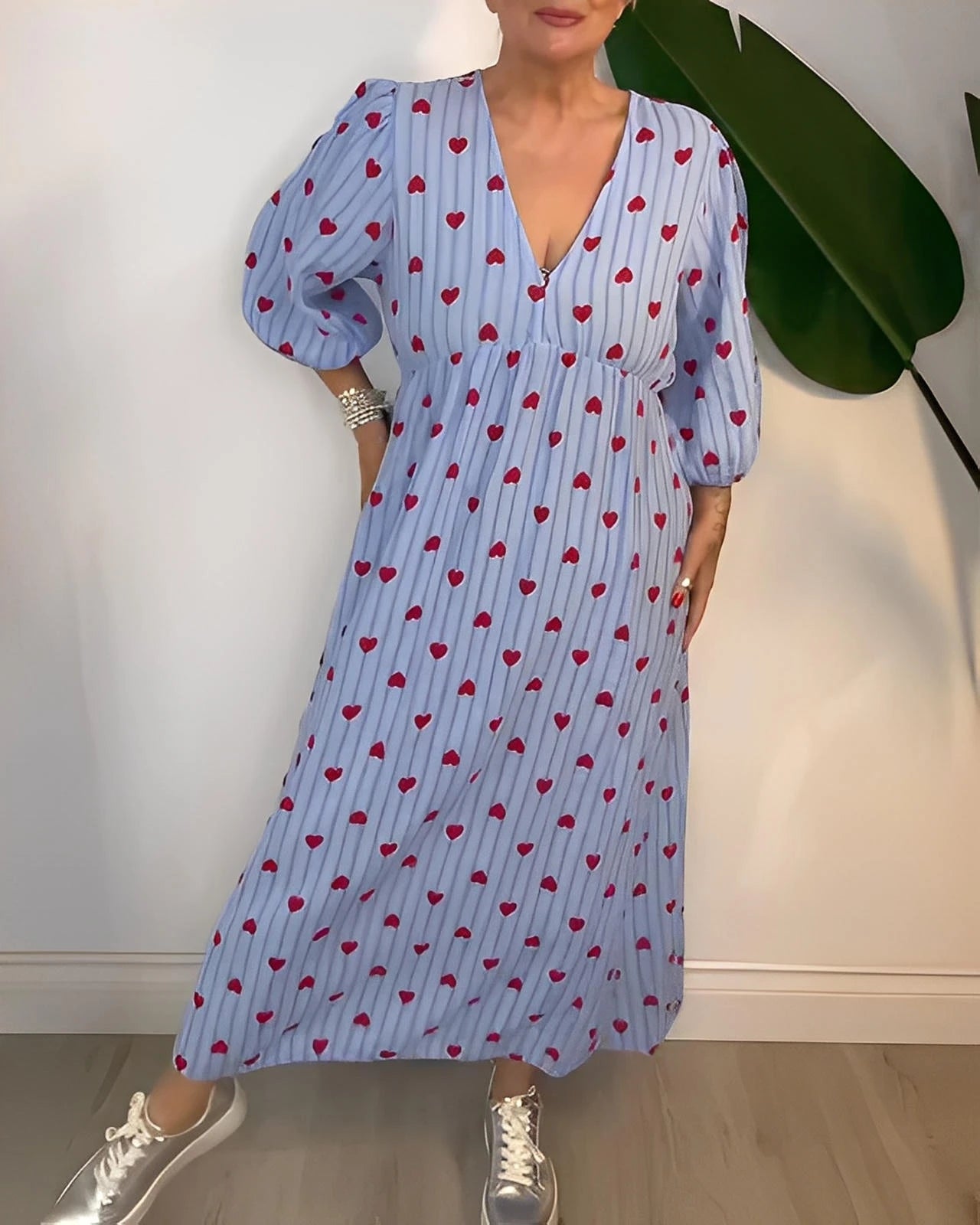 Elegant V-Neck Dress with Heart Print & Short Sleeves