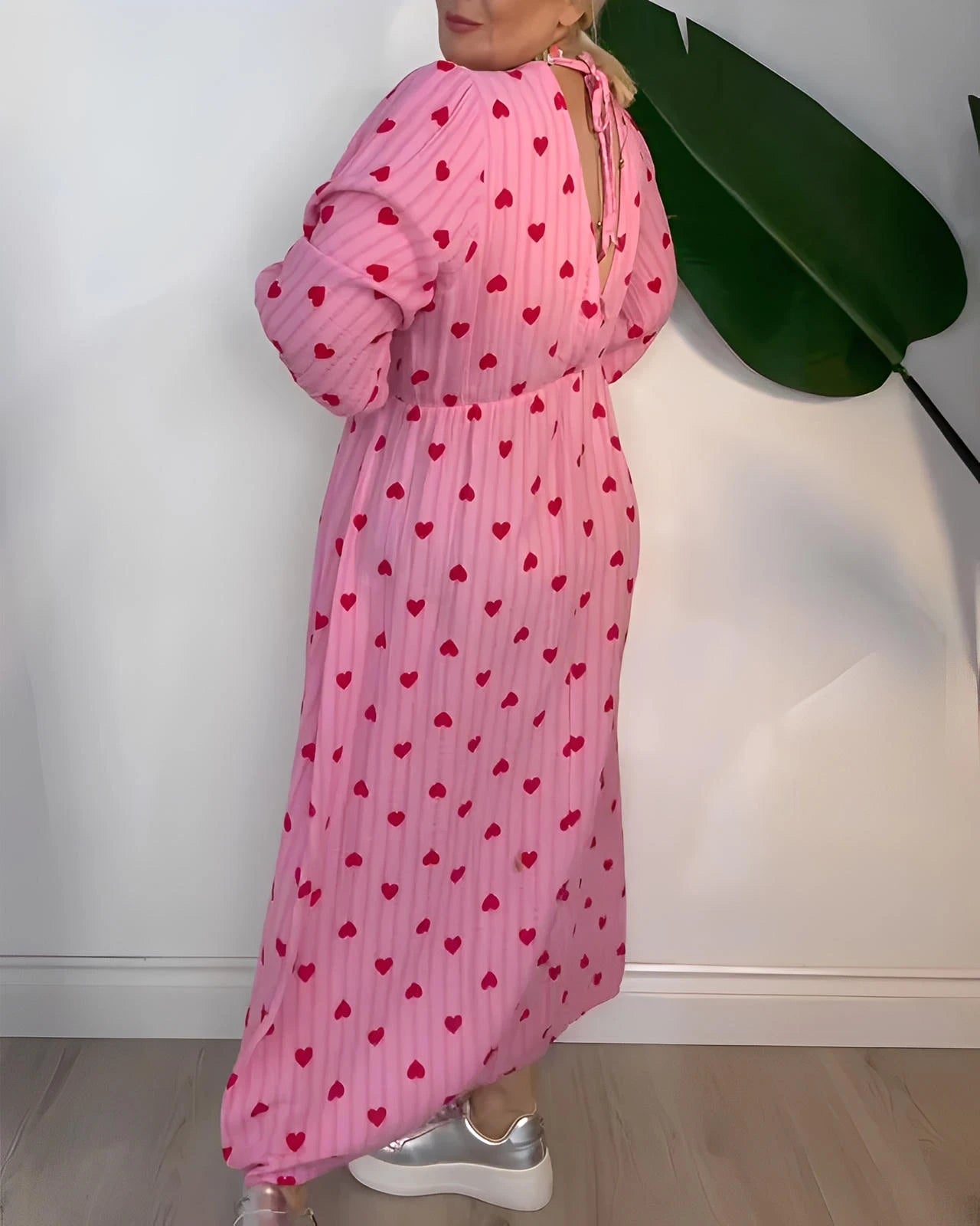 Elegant V-Neck Dress with Heart Print & Short Sleeves