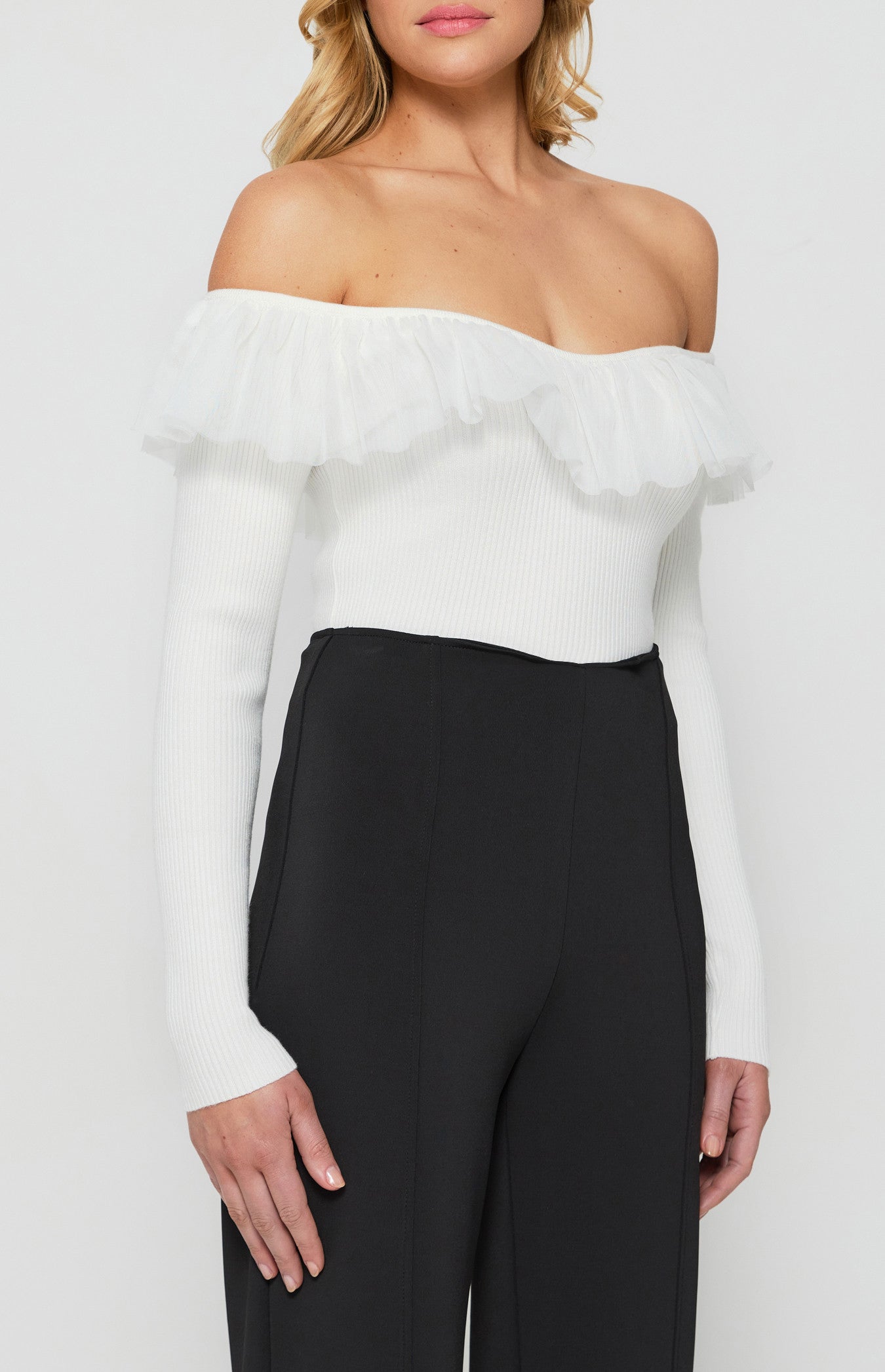Contrast Mesh Frill Neckline Knit Top