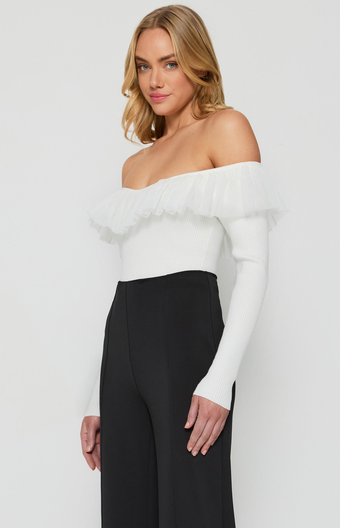 Contrast Mesh Frill Neckline Knit Top