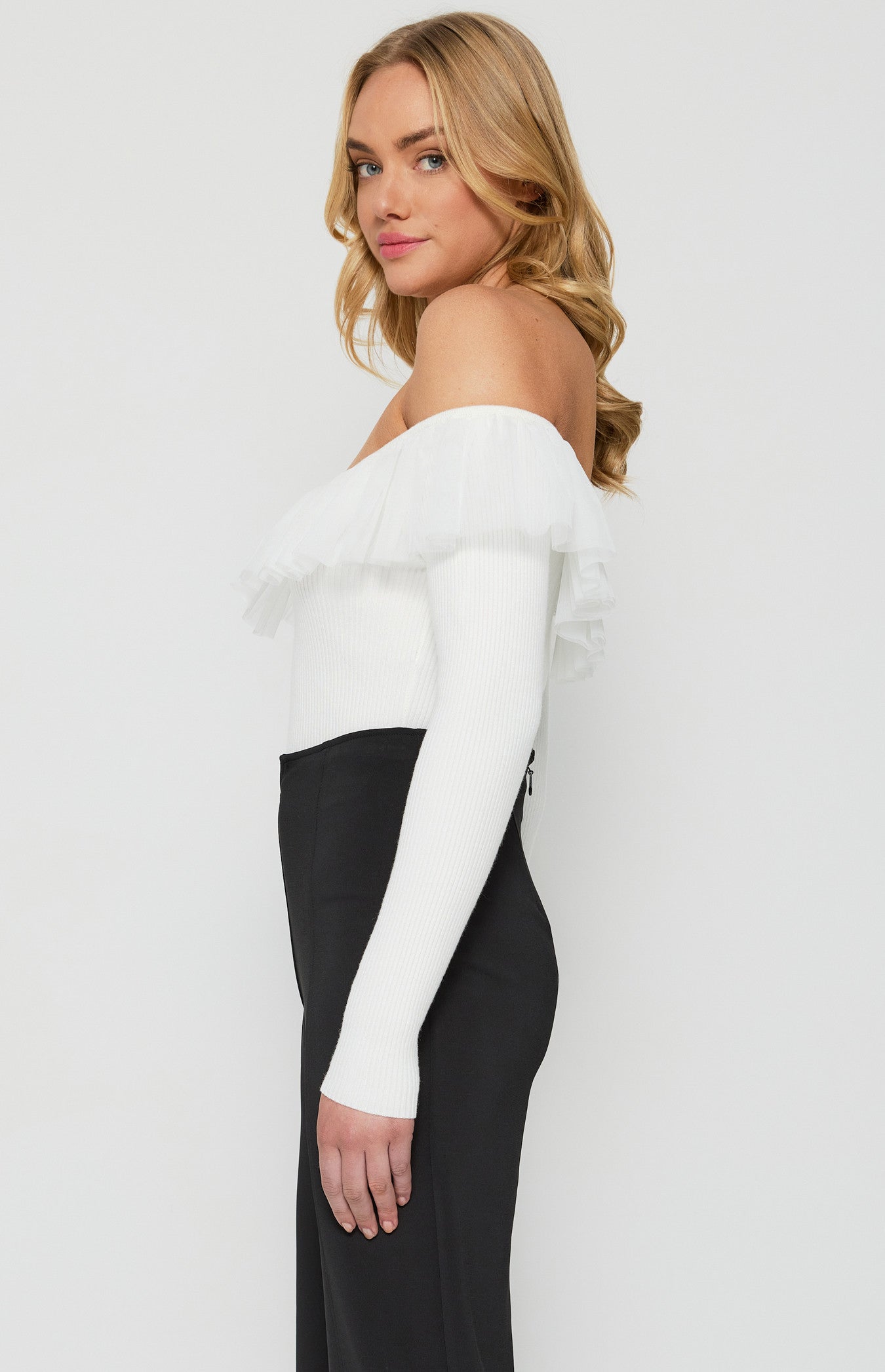 Contrast Mesh Frill Neckline Knit Top